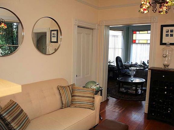 Bay windows with lots of light!
