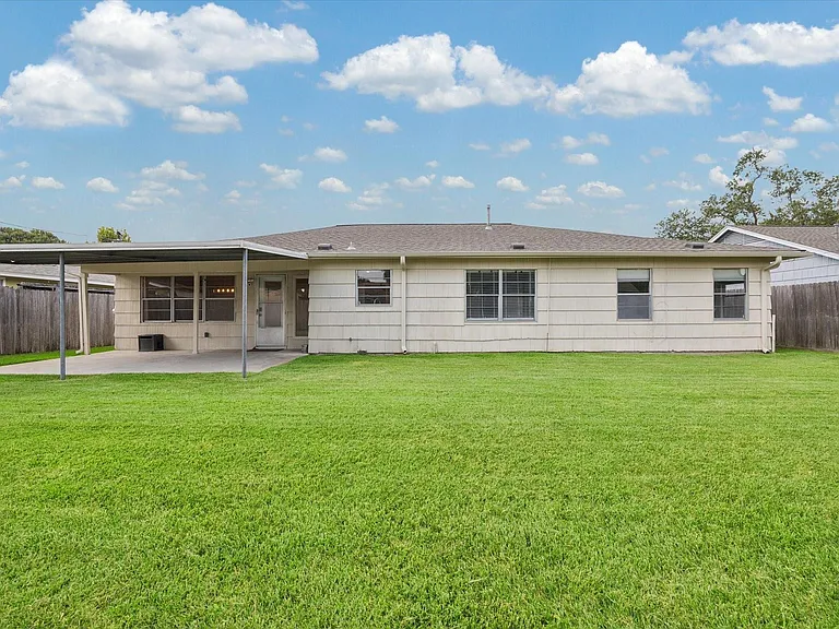 8037 Longridge Dr — Photo 22