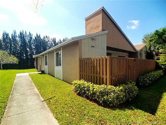 5th image of 590 Woodgate Cir #A