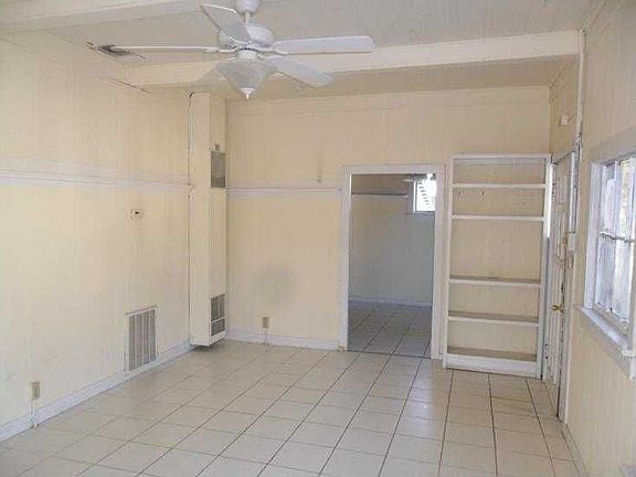 2nd image of 400 Rush St