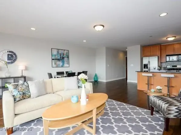 1516 W Grand Ave APT 3E, Chicago, IL 60642