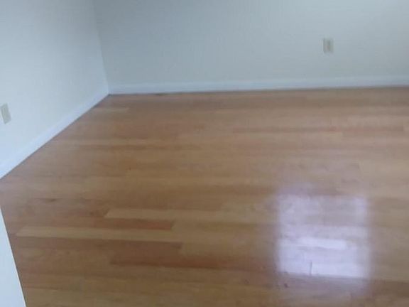 5th image of 721 Edenville Ave