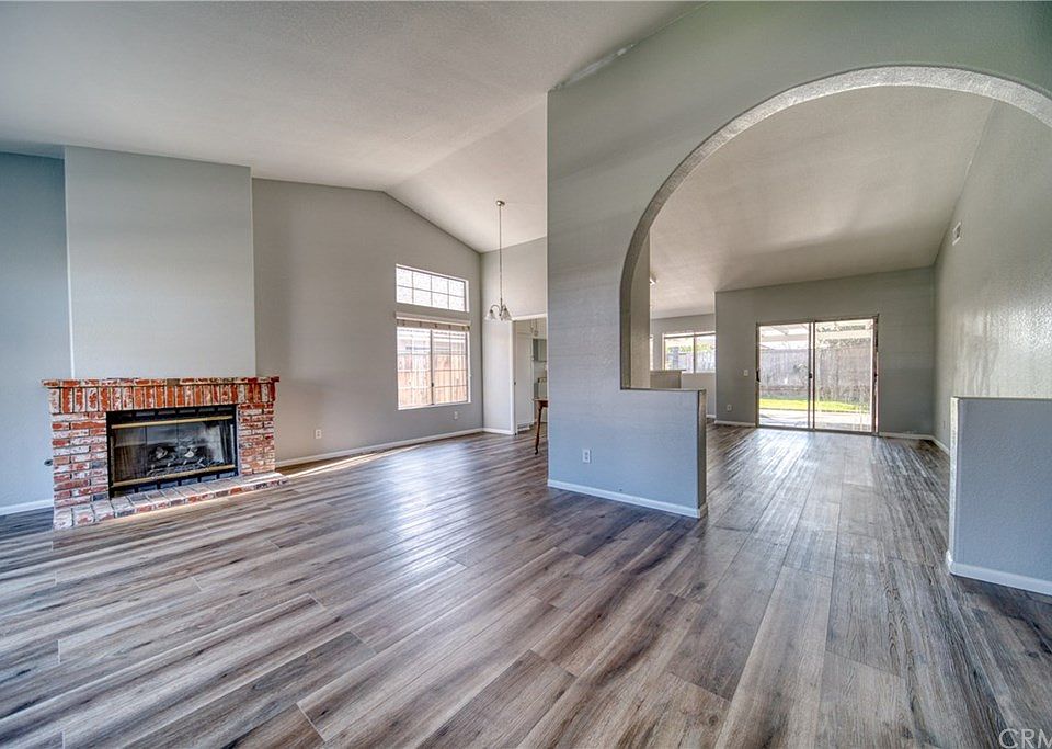 1st image of 40024 Oak Grove Ave