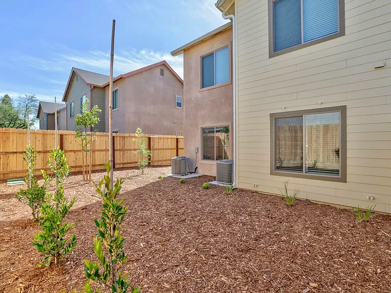 The Enclave Apartments — Photo 17