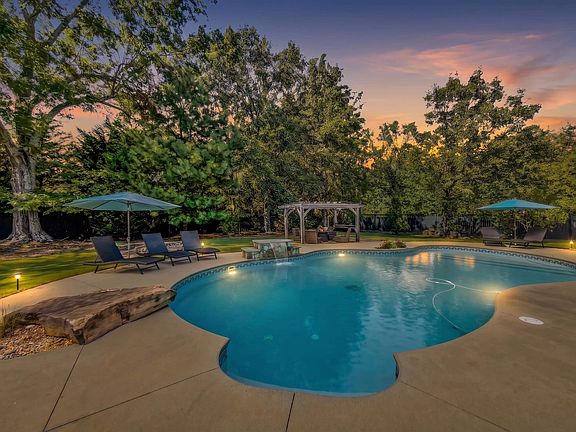 2nd image of 2 Stonebrook Farm Way