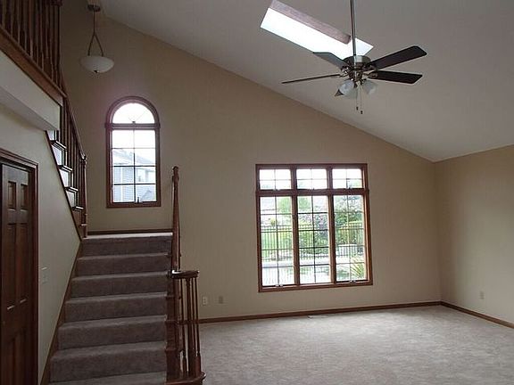 4th image of 324 Hans Brinker Dr