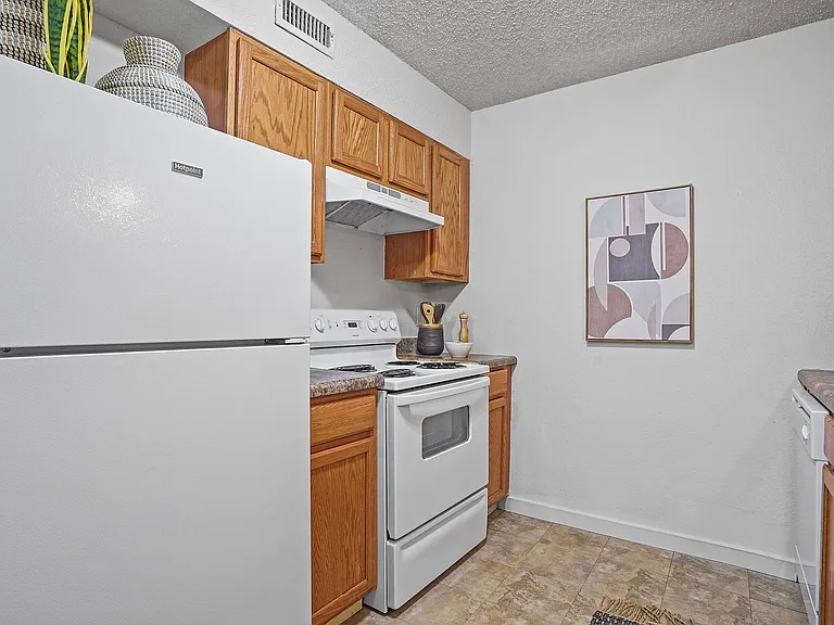 Regency Point Luxury Apartments — Photo 24