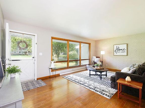 2nd image of 2489 Donna Dr