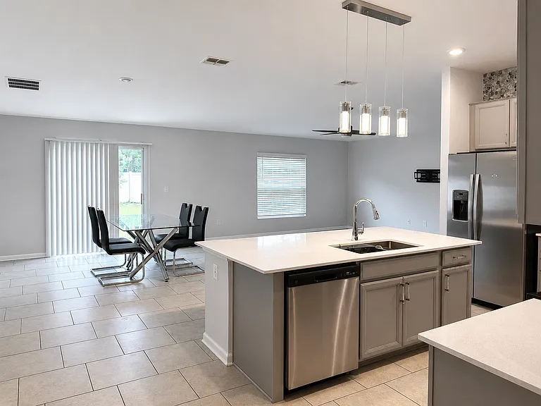 216 Pershing St — Photo 2