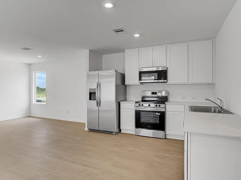 390 Lucia Way — Photo 10