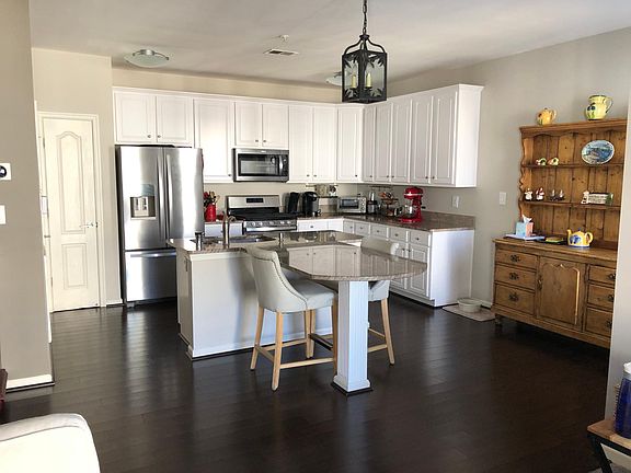 Kitchen with eating area built in!