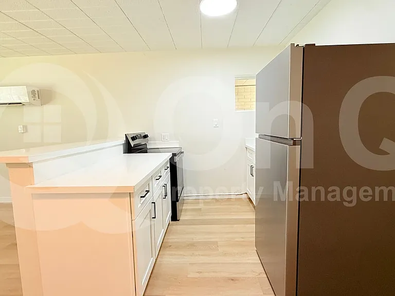 25 E Eva St #5 — Photo 3