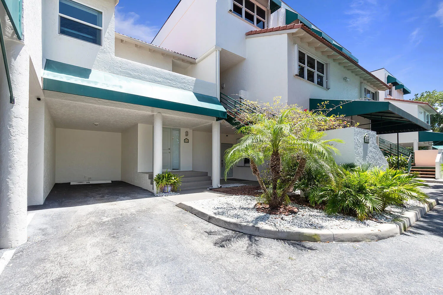 2 bed, 2.5 bath, 1708 sqft, $5,000 — Photo 2
