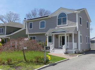 12 Tulip Ave, Oakdale, NY 11769