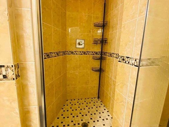 5th image of 110 Smith St #3B
