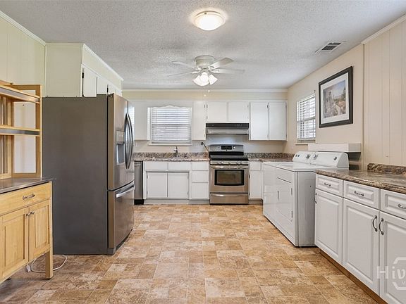 5th image of 9 Hickory Drive