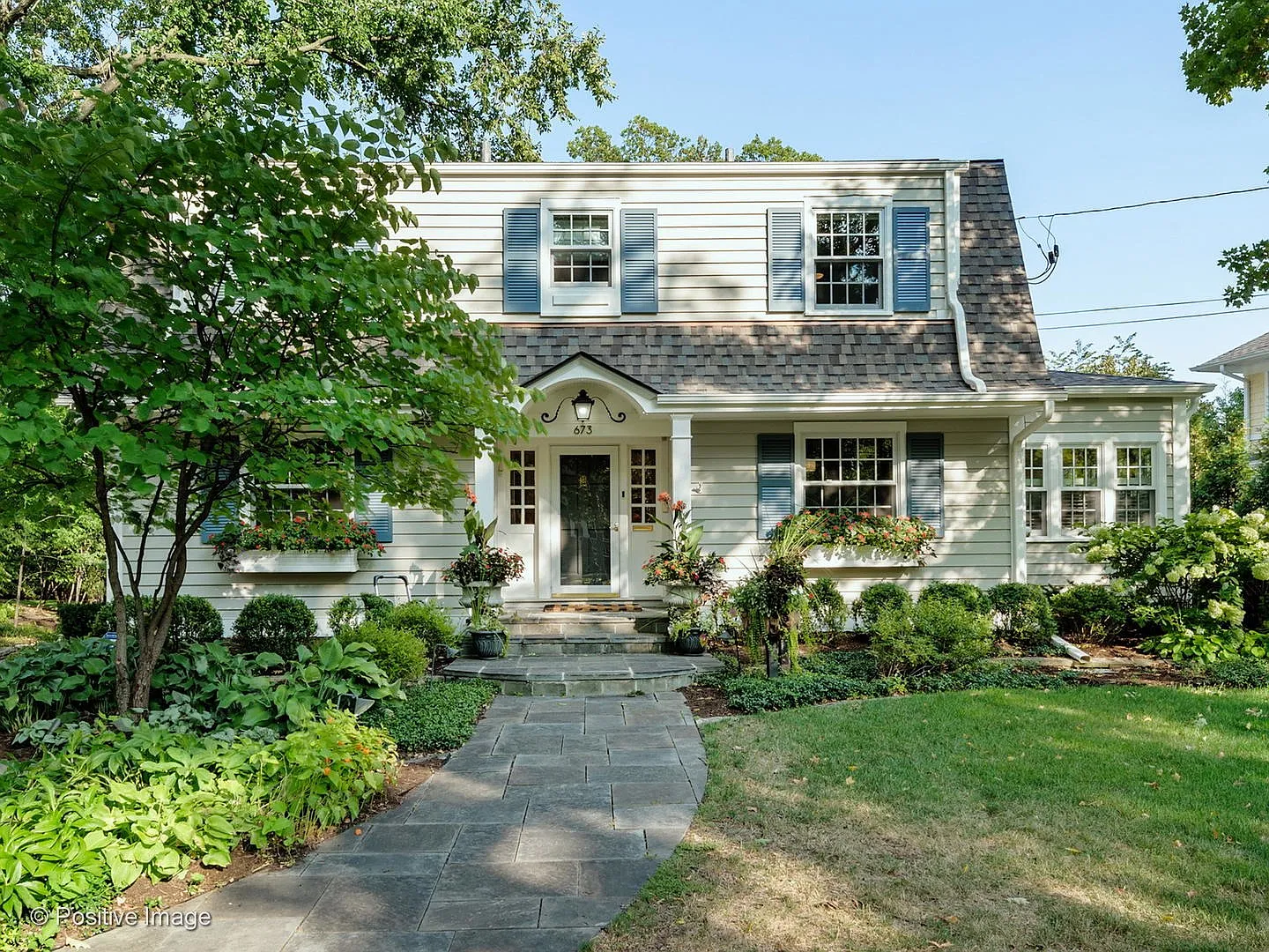 673 Forest Ave photo 1