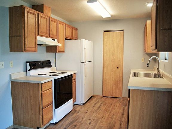 4th image of 714 NE 4th Ct