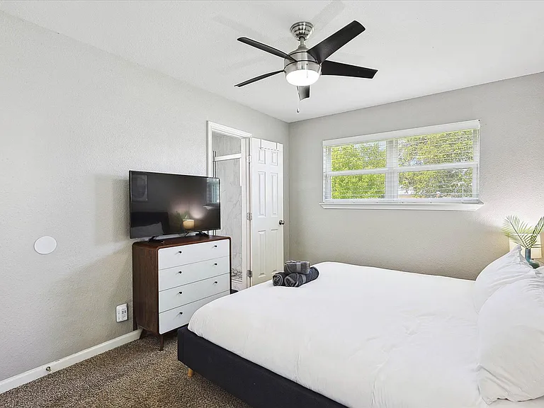 530 E Tyler St — Photo 23