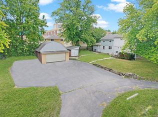 906 E Illinois St, Lemont, IL 60439