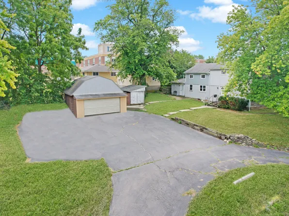 906 E Illinois St, Lemont, IL 60439