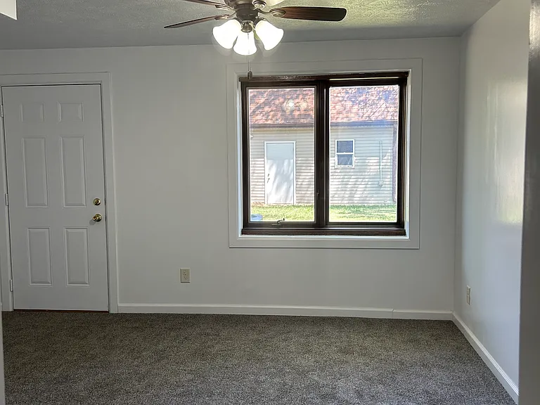 324 S Cotner Blvd — Photo 6