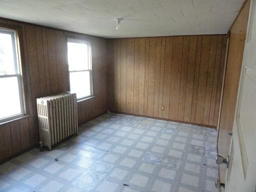 4th image of 415 N Beach St