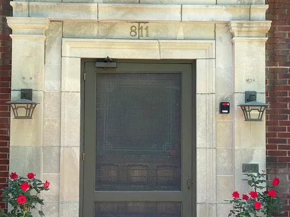 811 E College St, Iowa City, IA