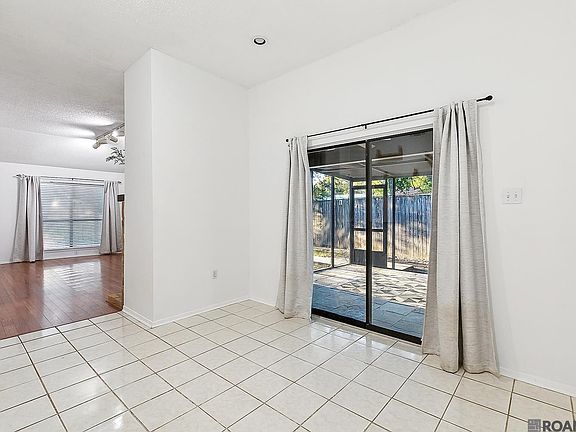 3rd image of 2411 Inverrary Dr