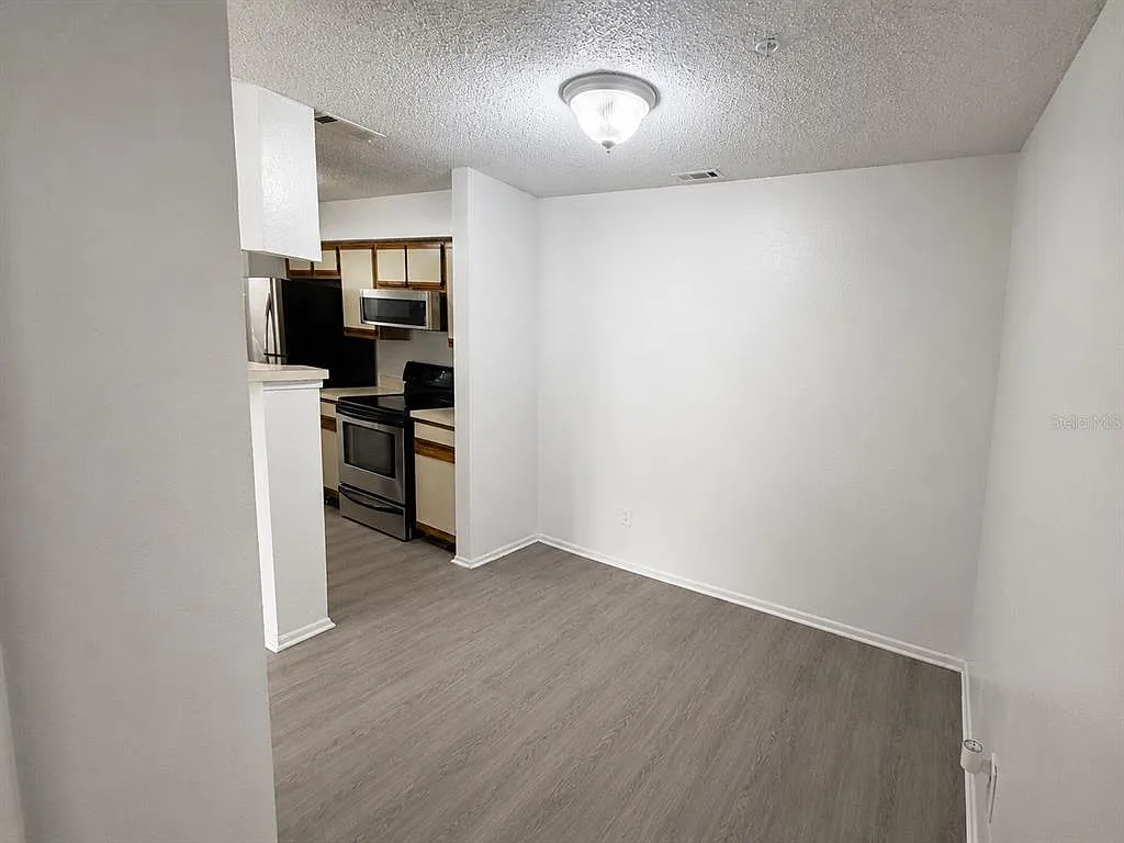 1 bed, 1.0 bath, 662 sqft, $1,300 — Photo 3