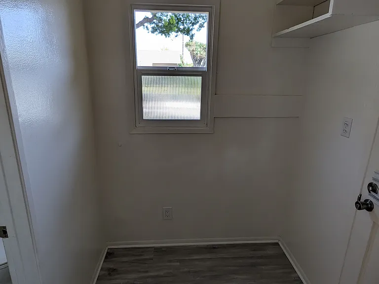 109 La Verne Ave — Photo 7