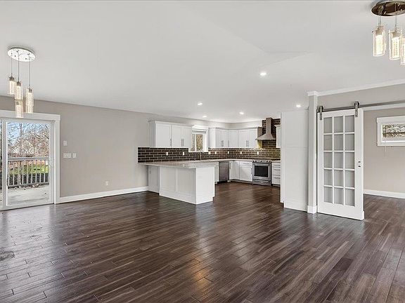 2nd image of 10215 N Lindeke Rd