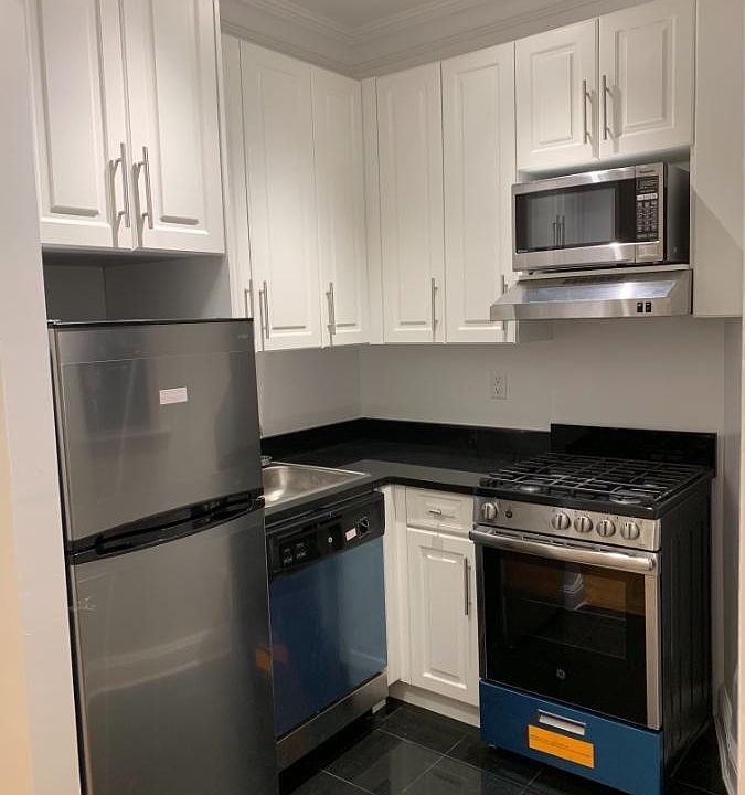2nd image of 171 E 83rd St APT 3G