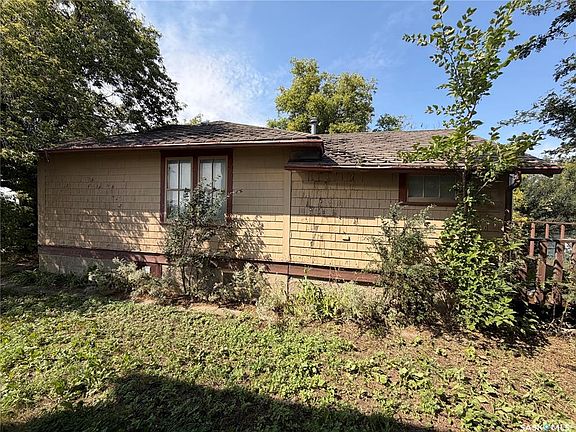 3rd image of 109 1st AVENUE N