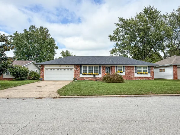 1327 E Greenwood Street, Springfield, MO 65804