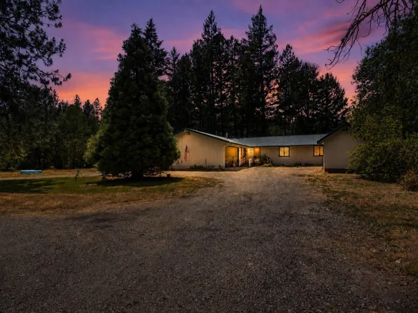 1934 Laurel Rd, Cave Junction, OR 97523