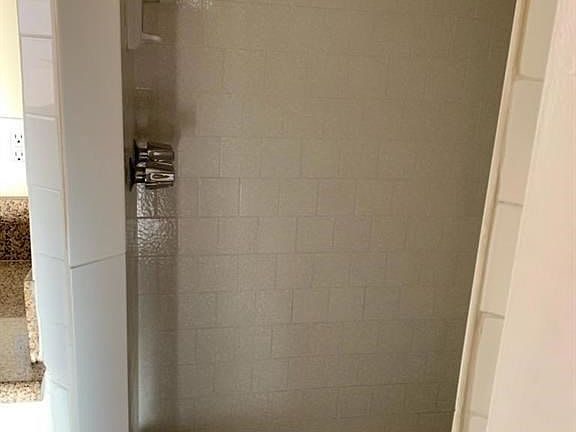 4th image of 919 N San Gorgonio Ave