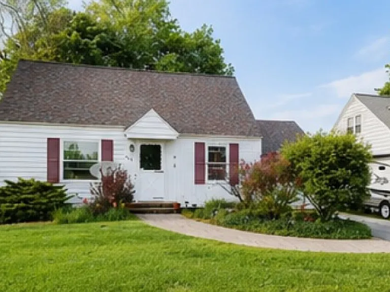 208 Brooklea Dr — Photo 1