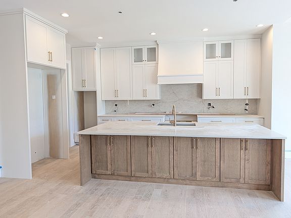 3rd image of 120 N Walnut St