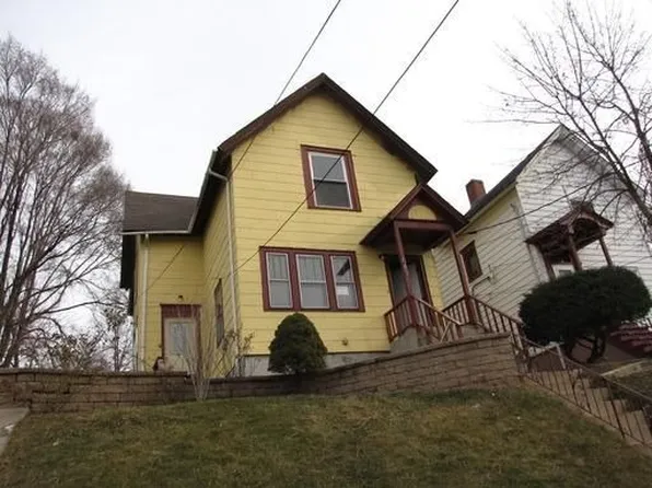 649 Wellington Ave, Elgin, IL 60120