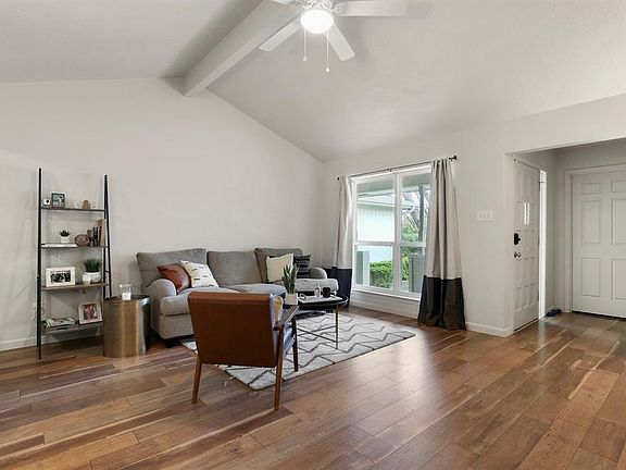 5th image of 8406 Lullwater Dr
