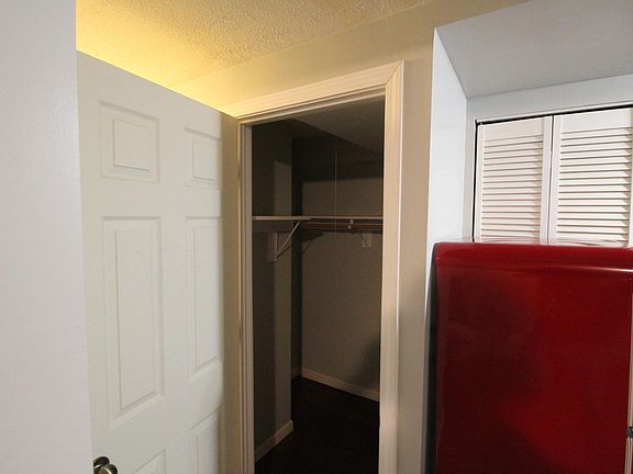 4th image of 1534 N Western Ave #1R