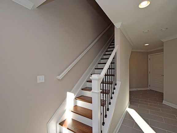 3rd image of 2938 Markbreit Ave #3