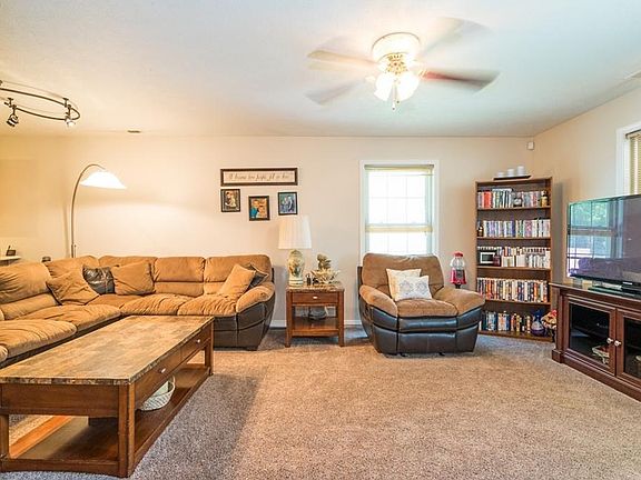 3rd image of 509 Dawes Ave