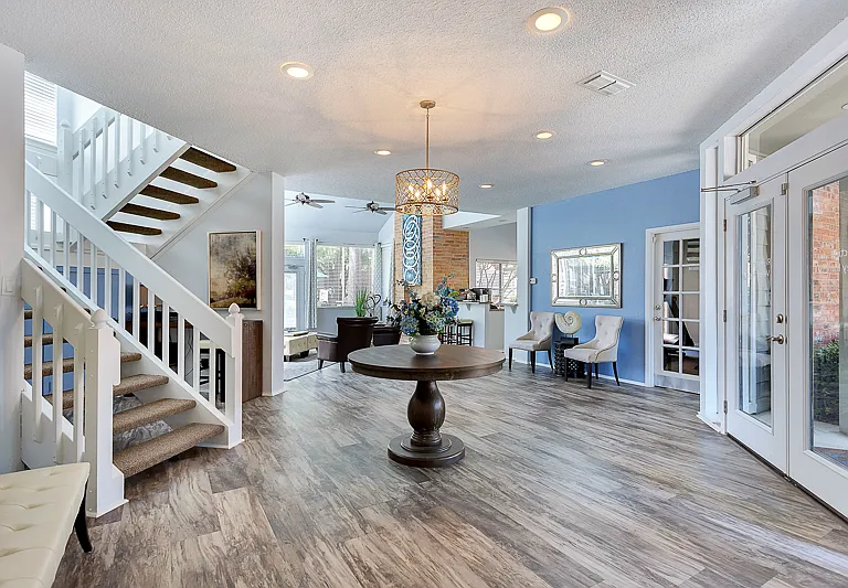 8801 Rodeo Dr — Photo 1