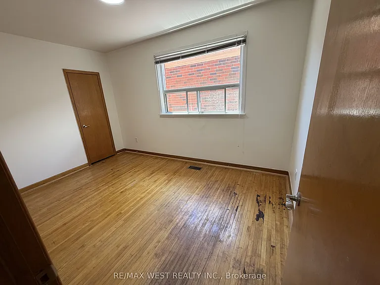 78 Millicent St #UPPER — Photo 9