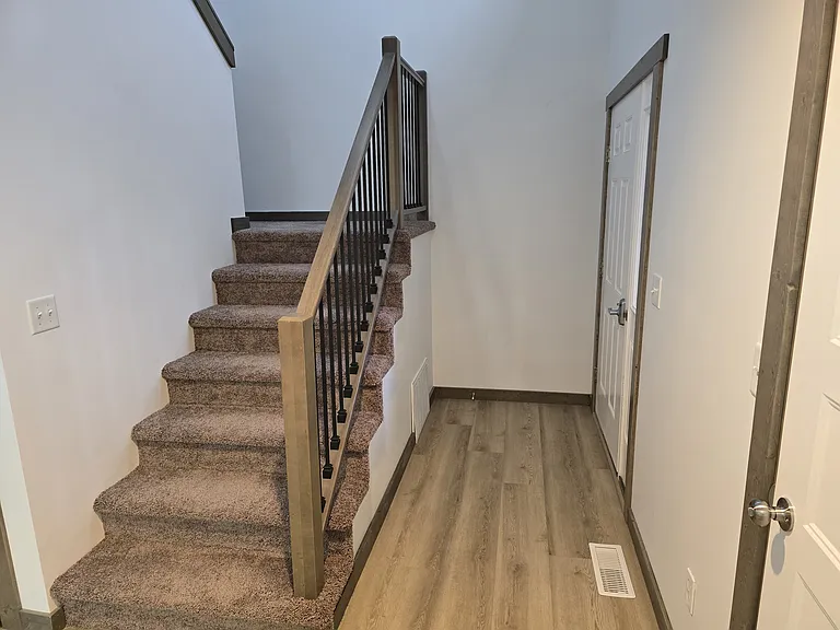 745 Linda Ln — Photo 5