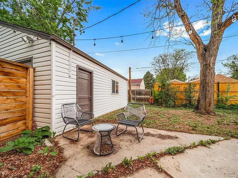 2395 S Irving St — Photo 27