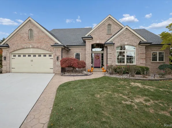 15721 Meadows Dr, Riverview, MI 48193