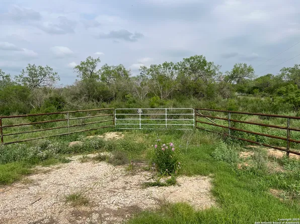 16367 Fm 472 LOT 7, Bigfoot, TX 78005